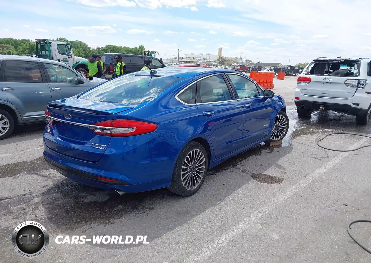 2017 Ford Fusion Hybrid Titanium VIN:3FA6P0RU5HR206637 - 4