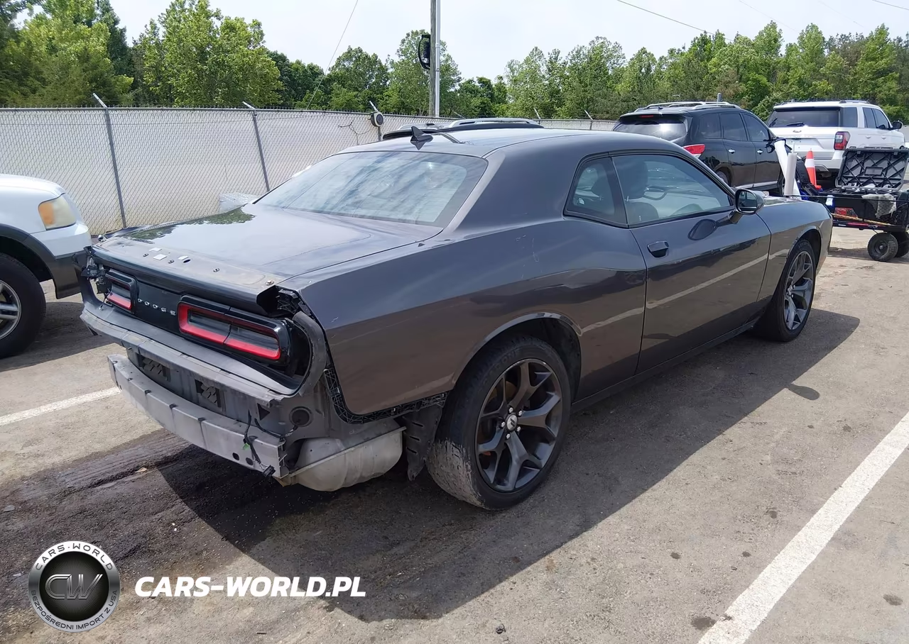2019 Dodge Challenger Sxt VIN:2C3CDZAG0KH759302 - 4