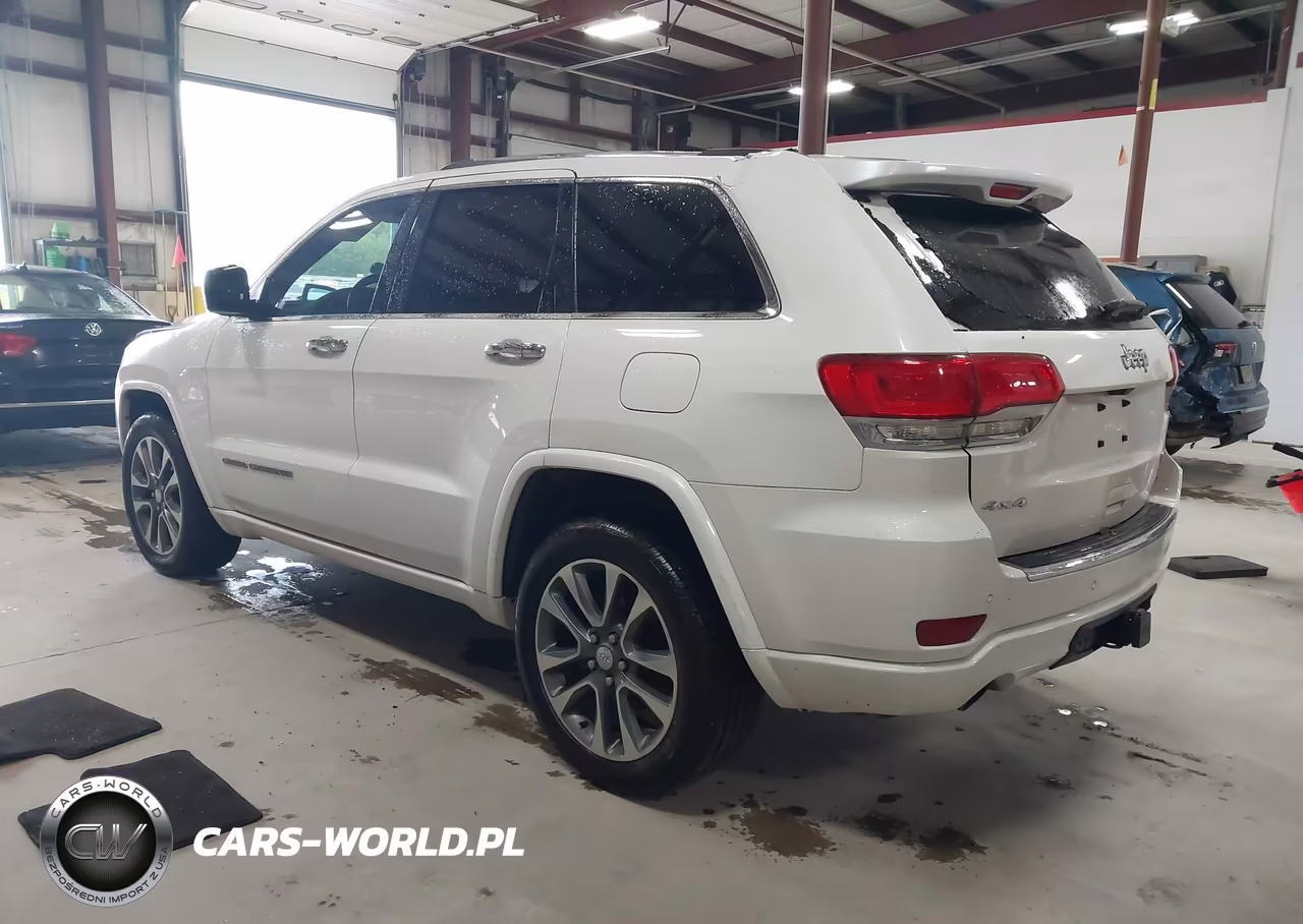 2018 Jeep Grand Cherokee Overland 4X4 VIN:1C4RJFCG7JC424694 - 3