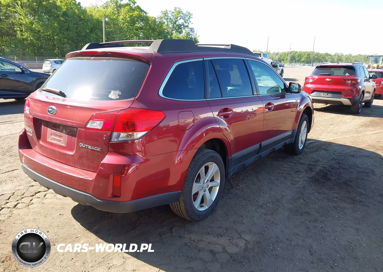 2013 Subaru Outback 2.5I Premium VIN:4S4BRCCC6D3318629 - 4