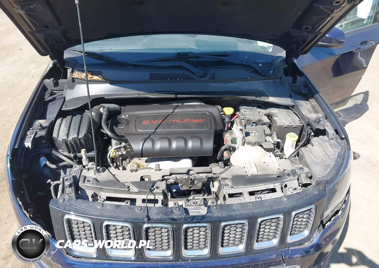 2018 Jeep Compass Latitude 4X4 VIN:3C4NJDBBXJT185560 - 10