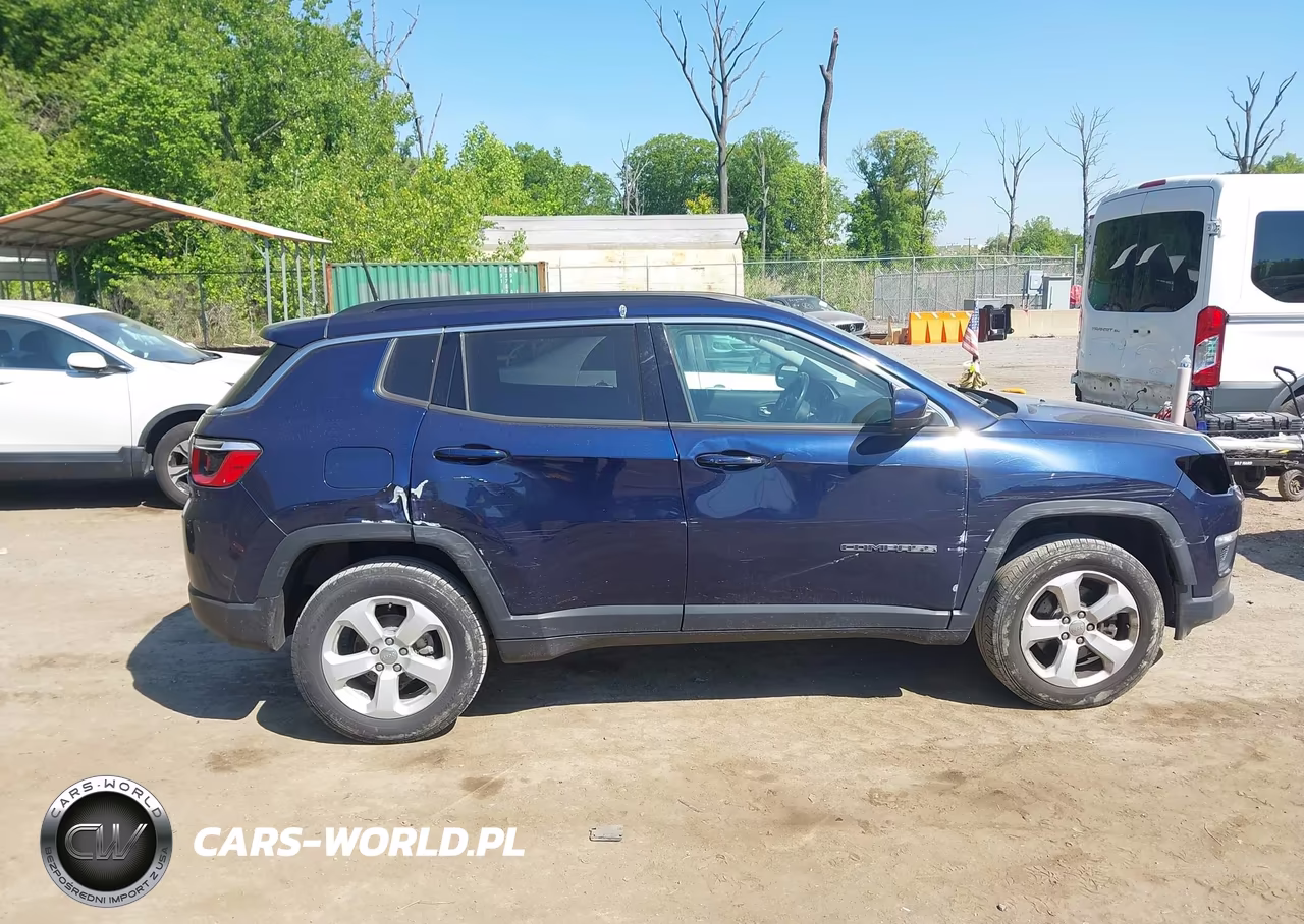 2018 Jeep Compass Latitude 4X4 VIN:3C4NJDBBXJT185560 - 13