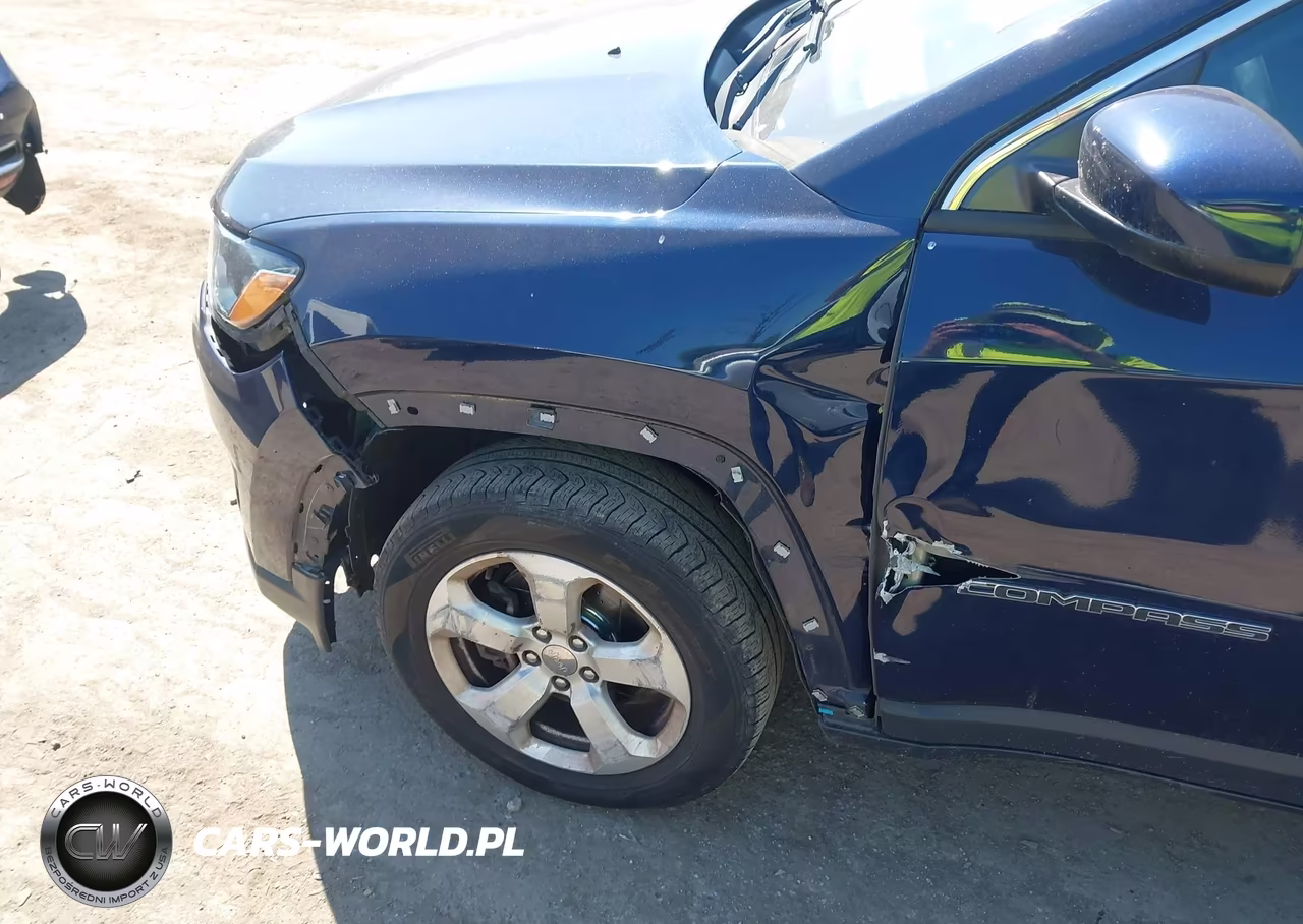 2018 Jeep Compass Latitude 4X4 VIN:3C4NJDBBXJT185560 - 17