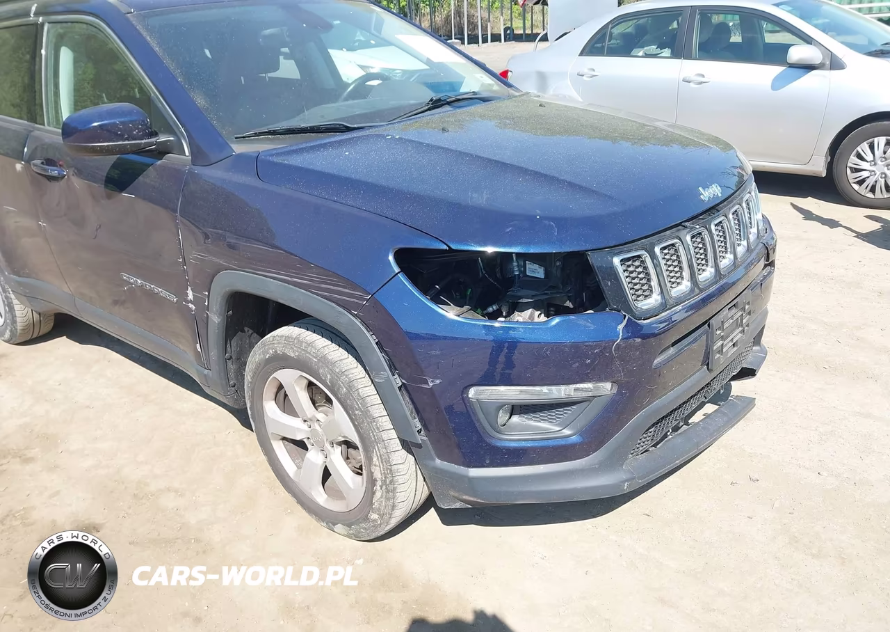 2018 Jeep Compass Latitude 4X4 VIN:3C4NJDBBXJT185560 - 18