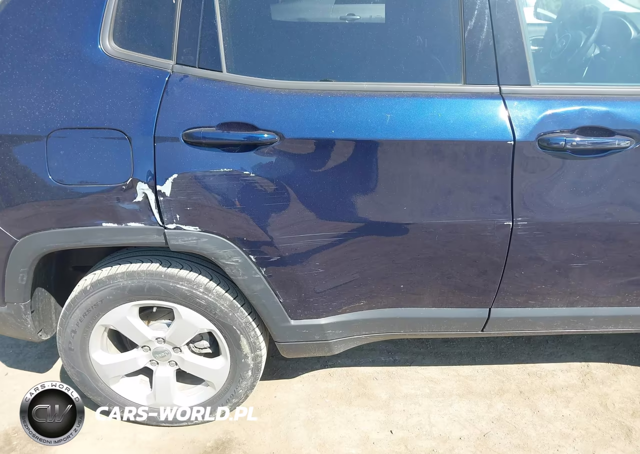 2018 Jeep Compass Latitude 4X4 VIN:3C4NJDBBXJT185560 - 19