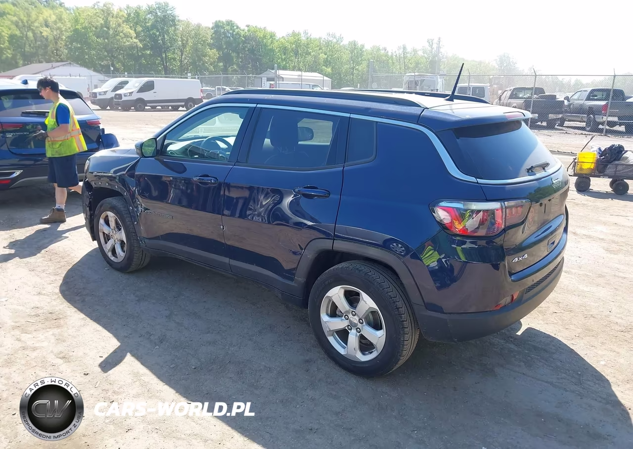 2018 Jeep Compass Latitude 4X4 VIN:3C4NJDBBXJT185560 - 3