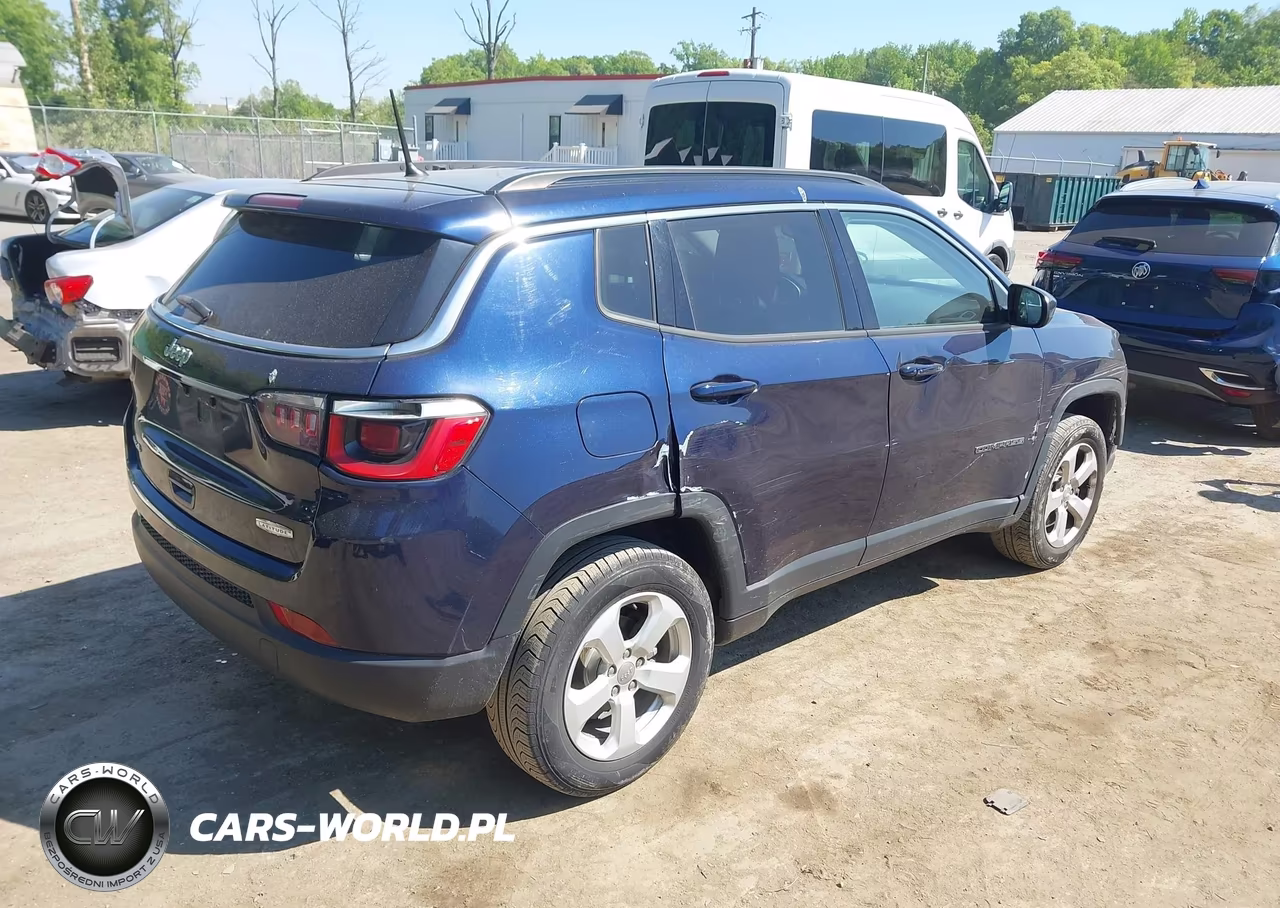 2018 Jeep Compass Latitude 4X4 VIN:3C4NJDBBXJT185560 - 4
