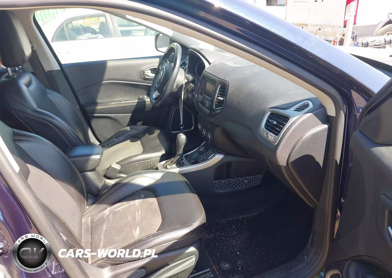 2018 Jeep Compass Latitude 4X4 VIN:3C4NJDBBXJT185560 - 5