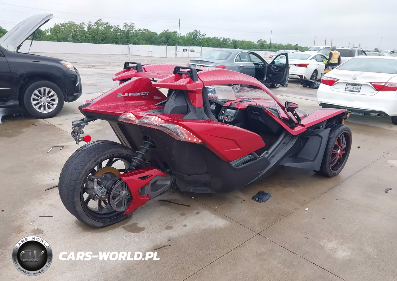 2017 Polaris Slingshot Sl VIN:57XAAPFAXH8122296 - 4