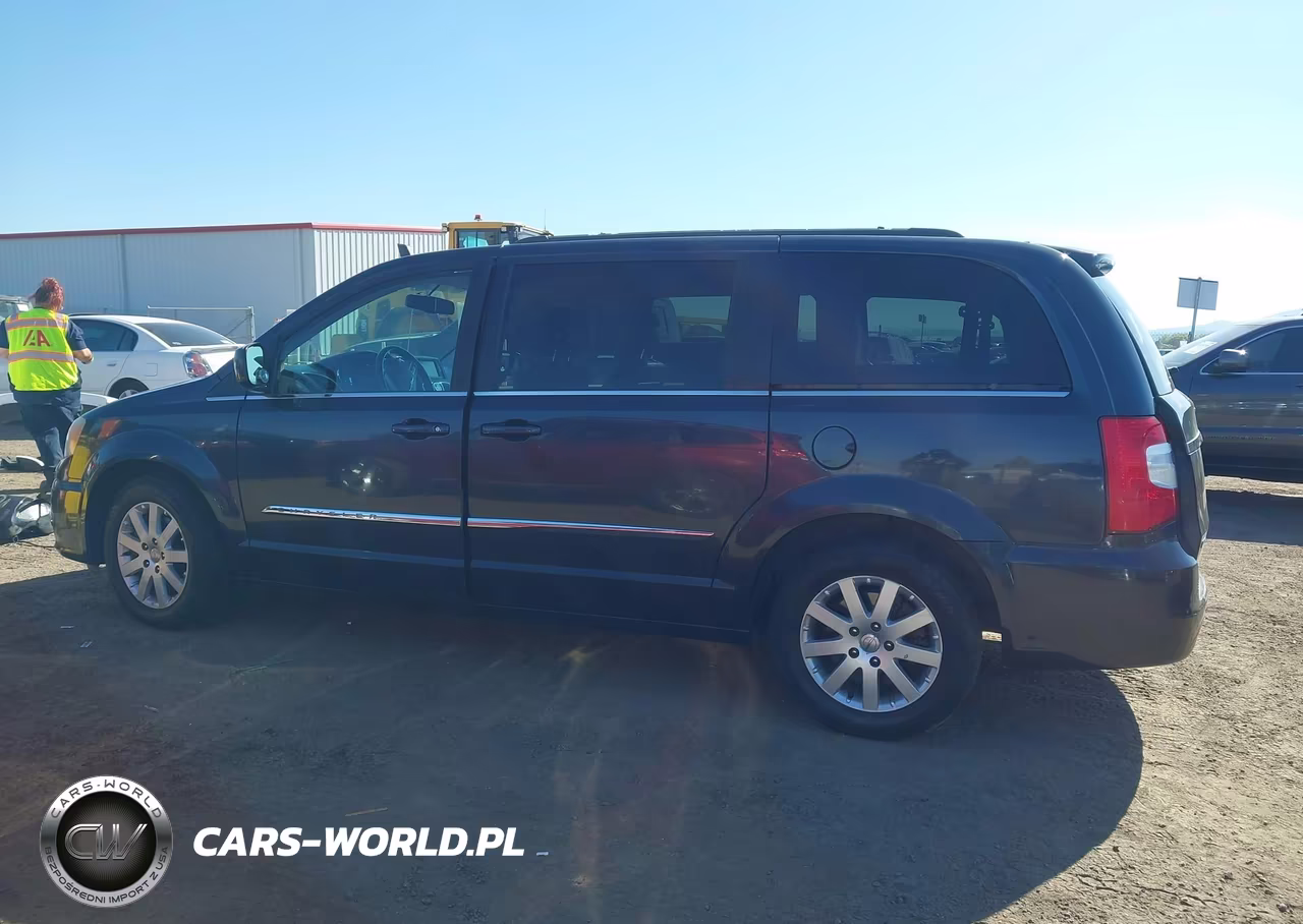 2014 Chrysler Town & Country Touring VIN:2C4RC1BG3ER442962 - 14