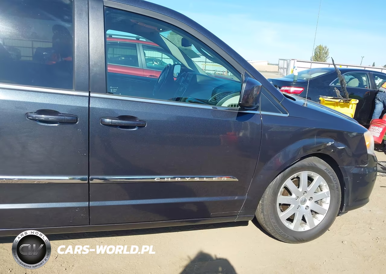 2014 Chrysler Town & Country Touring VIN:2C4RC1BG3ER442962 - 17