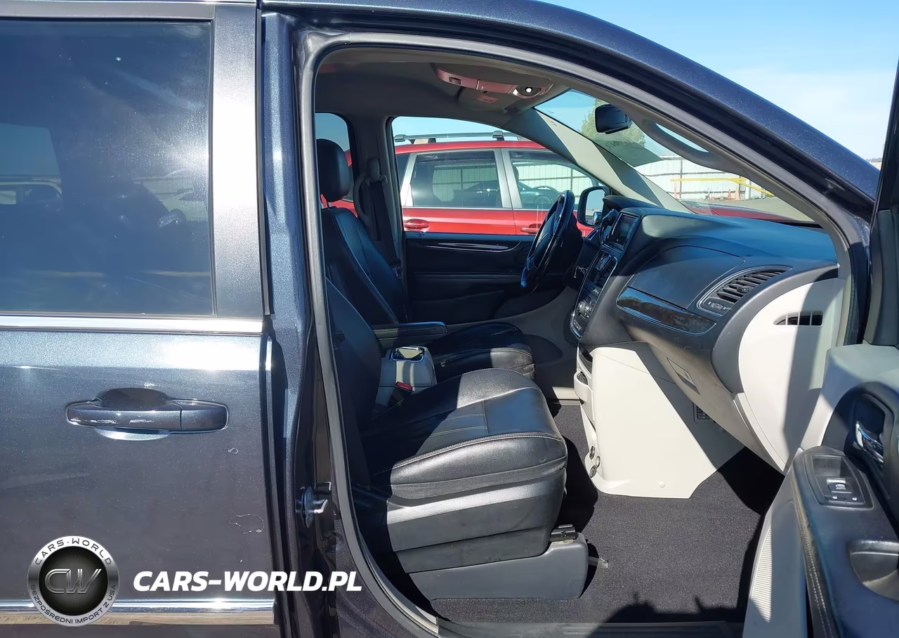 2014 Chrysler Town & Country Touring VIN:2C4RC1BG3ER442962 - 5