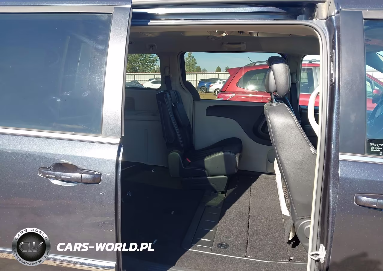 2014 Chrysler Town & Country Touring VIN:2C4RC1BG3ER442962 - 8