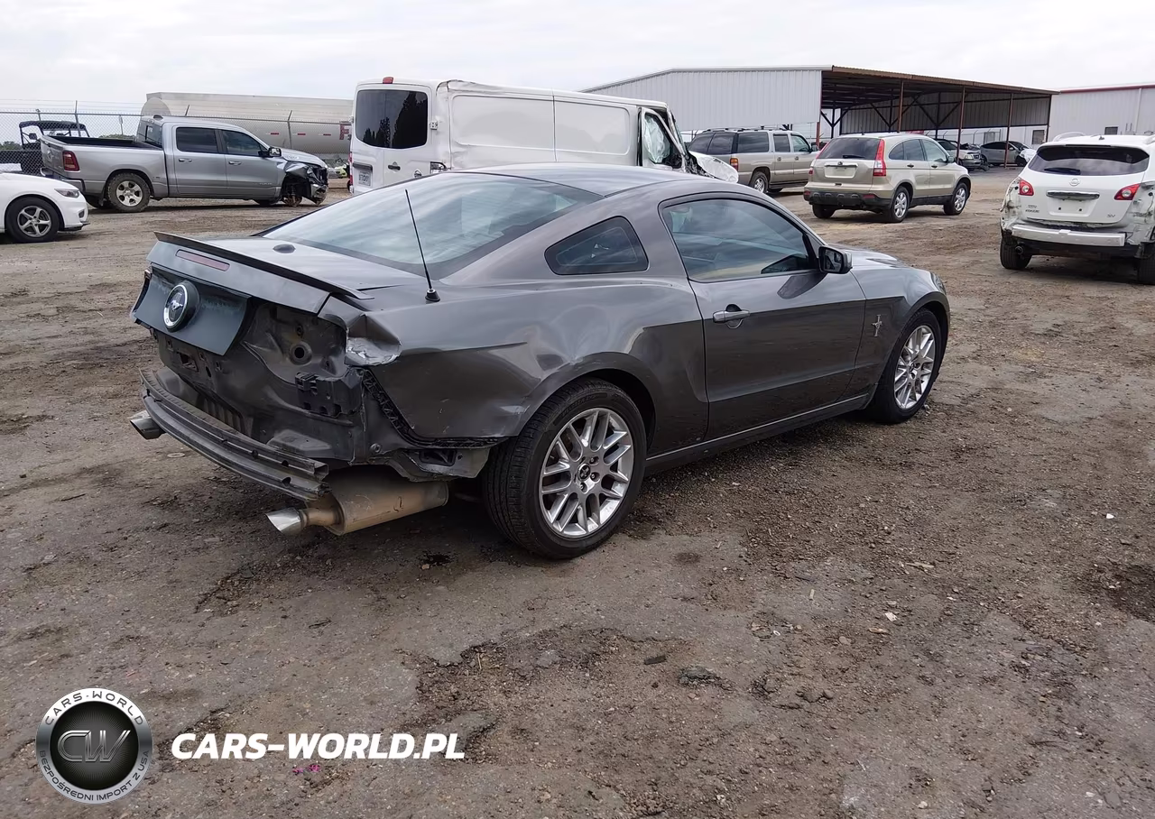 2014 Ford Mustang V6 Premium VIN:1ZVBP8AM7E5218688 - 4