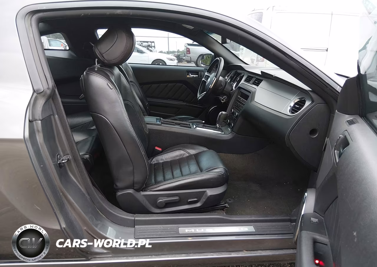 2014 Ford Mustang V6 Premium VIN:1ZVBP8AM7E5218688 - 5