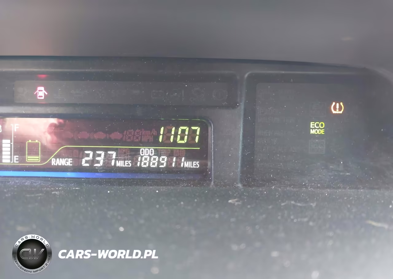 2016 Toyota Prius V Two VIN:JTDZN3EU9GJ043813 - 15