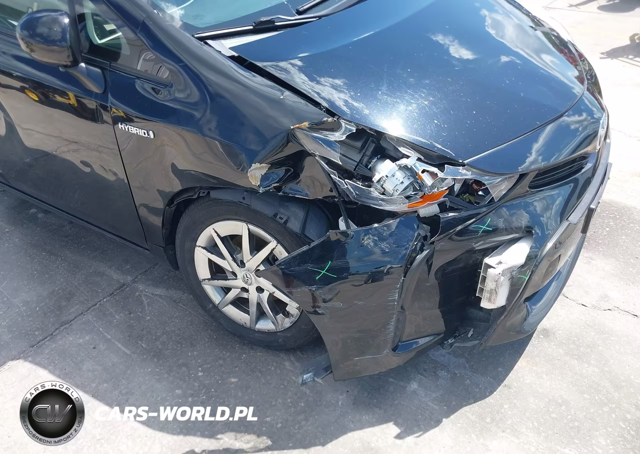 2016 Toyota Prius V Two VIN:JTDZN3EU9GJ043813 - 6