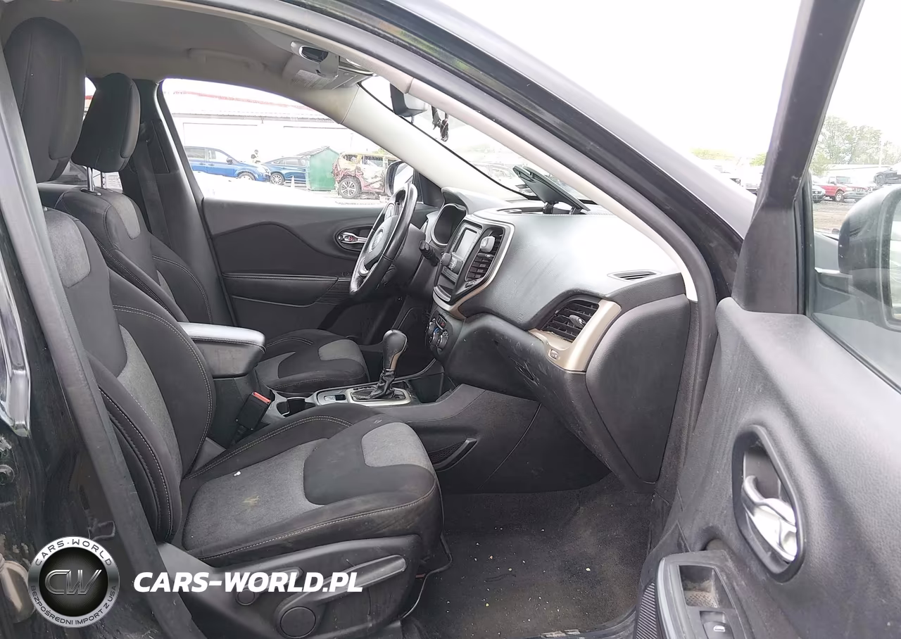 2015 Jeep Cherokee Sport VIN:1C4PJLAB9FW684078 - 5