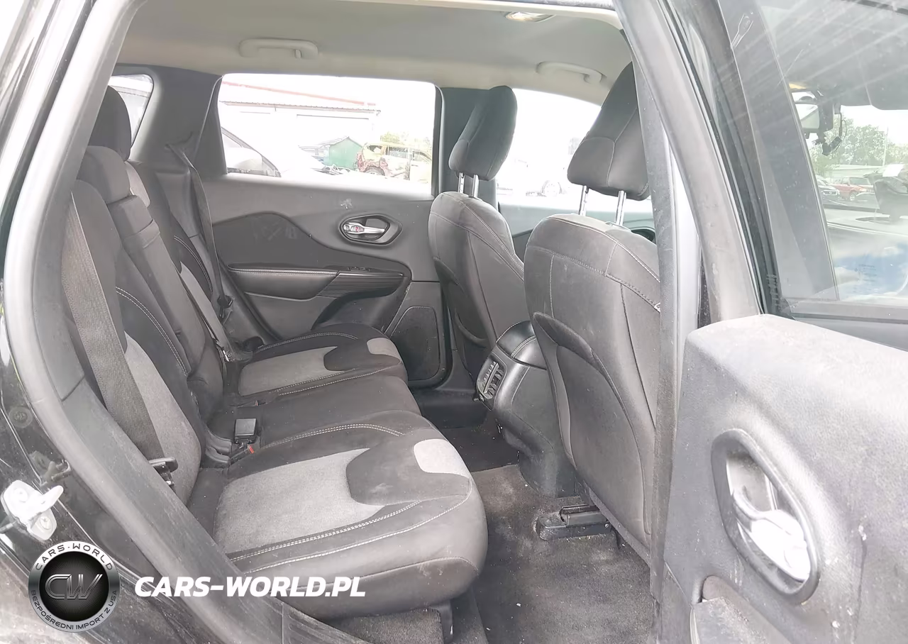 2015 Jeep Cherokee Sport VIN:1C4PJLAB9FW684078 - 8