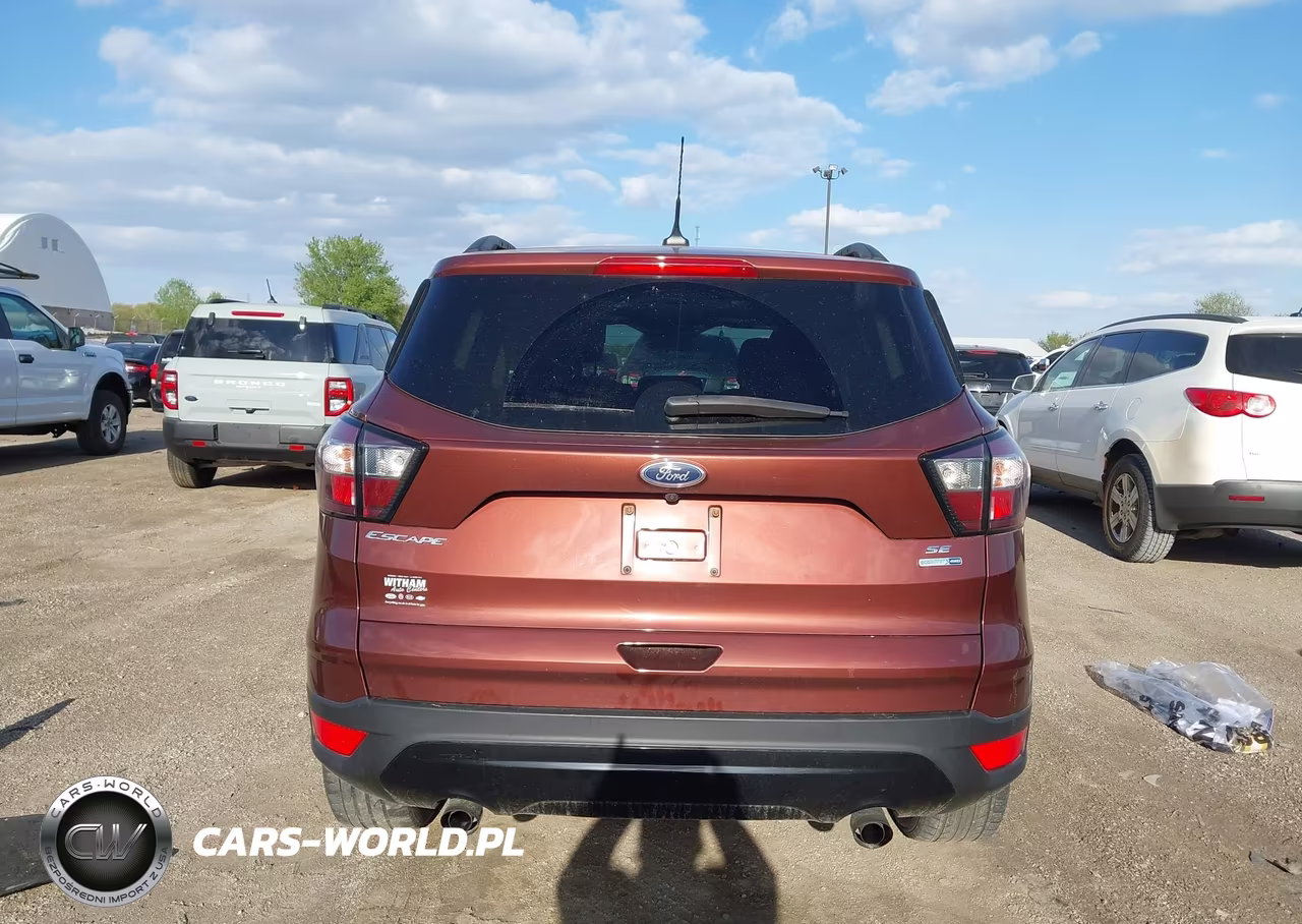 2018 Ford Escape Se VIN:1FMCU9GD3JUB99971 - 17