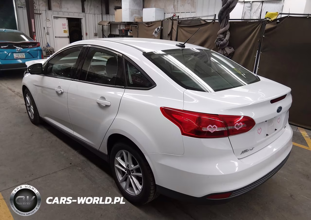 2017 Ford Focus Se VIN:1FADP3F25HL315402 - 3