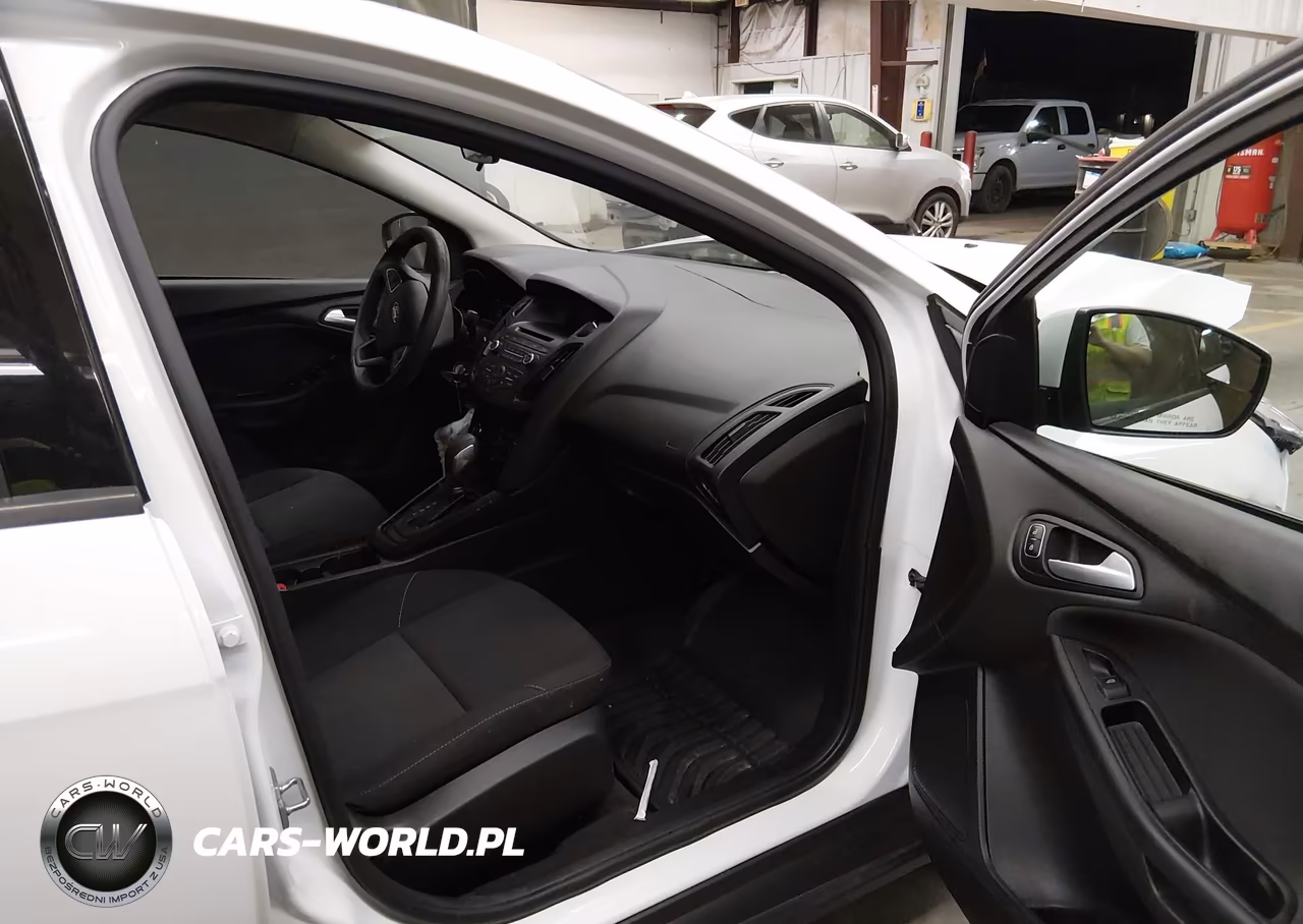 2017 Ford Focus Se VIN:1FADP3F25HL315402 - 5