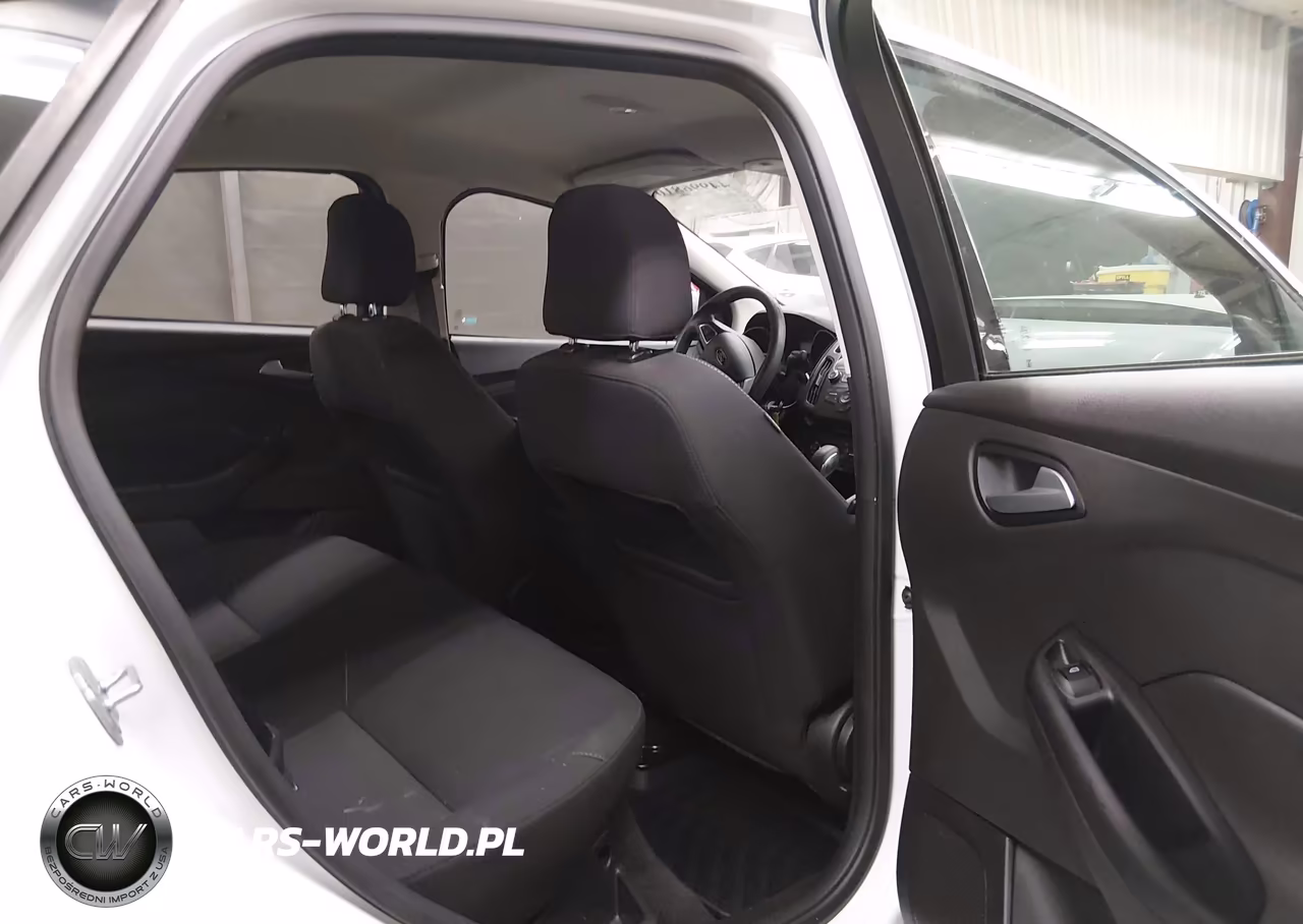 2017 Ford Focus Se VIN:1FADP3F25HL315402 - 8
