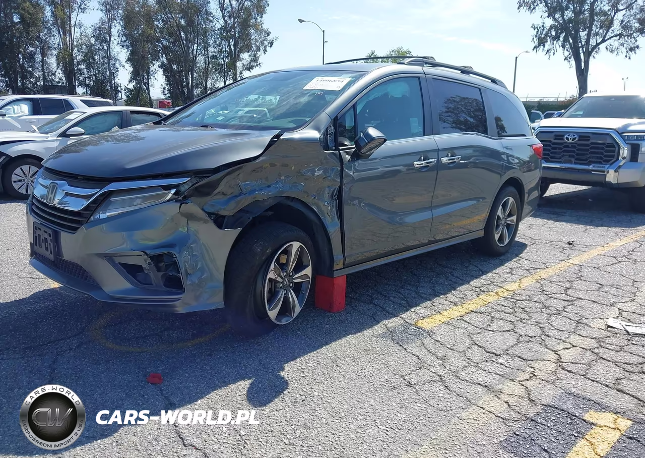 2018 Honda Odyssey Touring VIN:5FNRL6H89JB009147 - 2