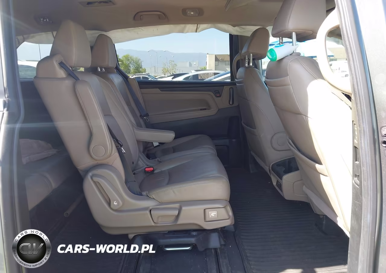 2018 Honda Odyssey Touring VIN:5FNRL6H89JB009147 - 8