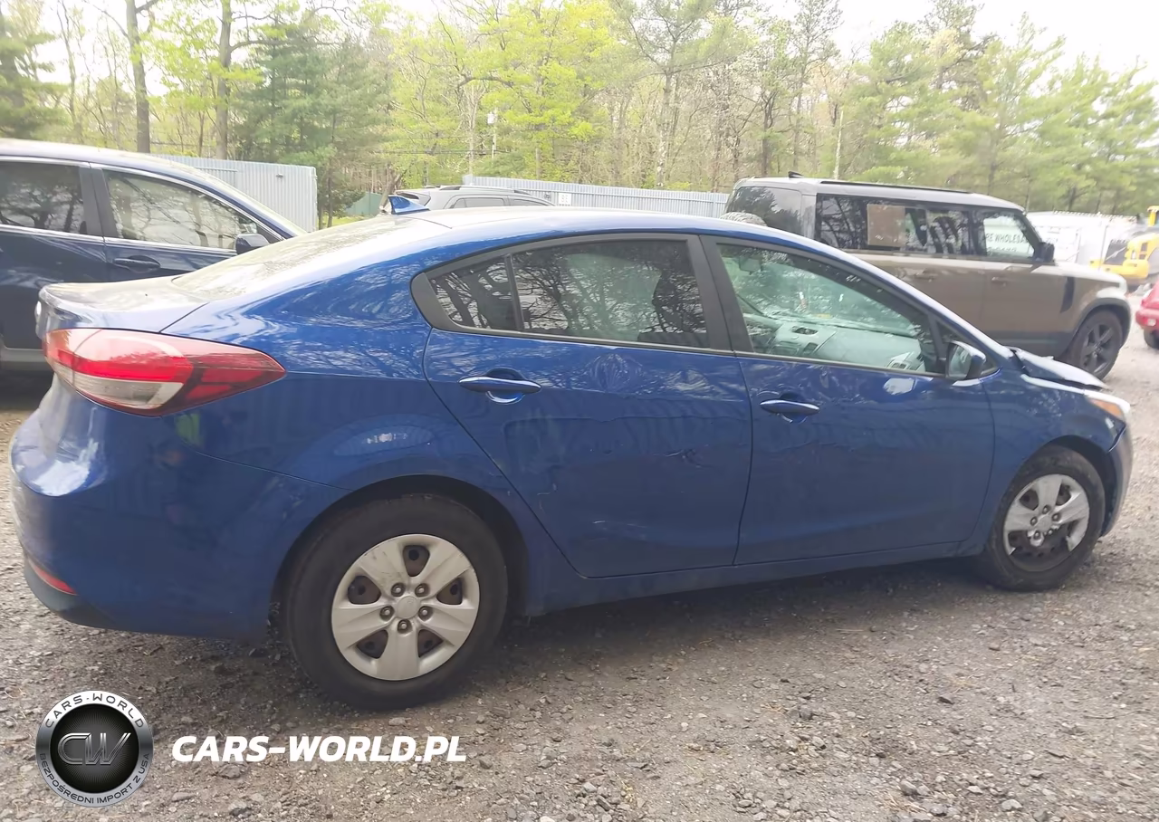 2018 Kia Forte Lx VIN:3KPFK4A78JE220213 - 12
