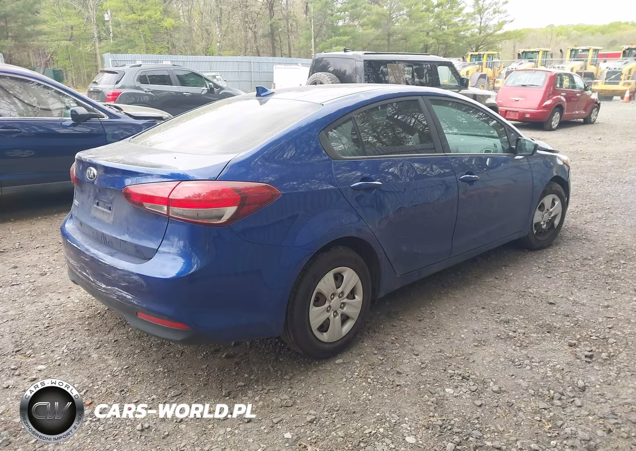 2018 Kia Forte Lx VIN:3KPFK4A78JE220213 - 4