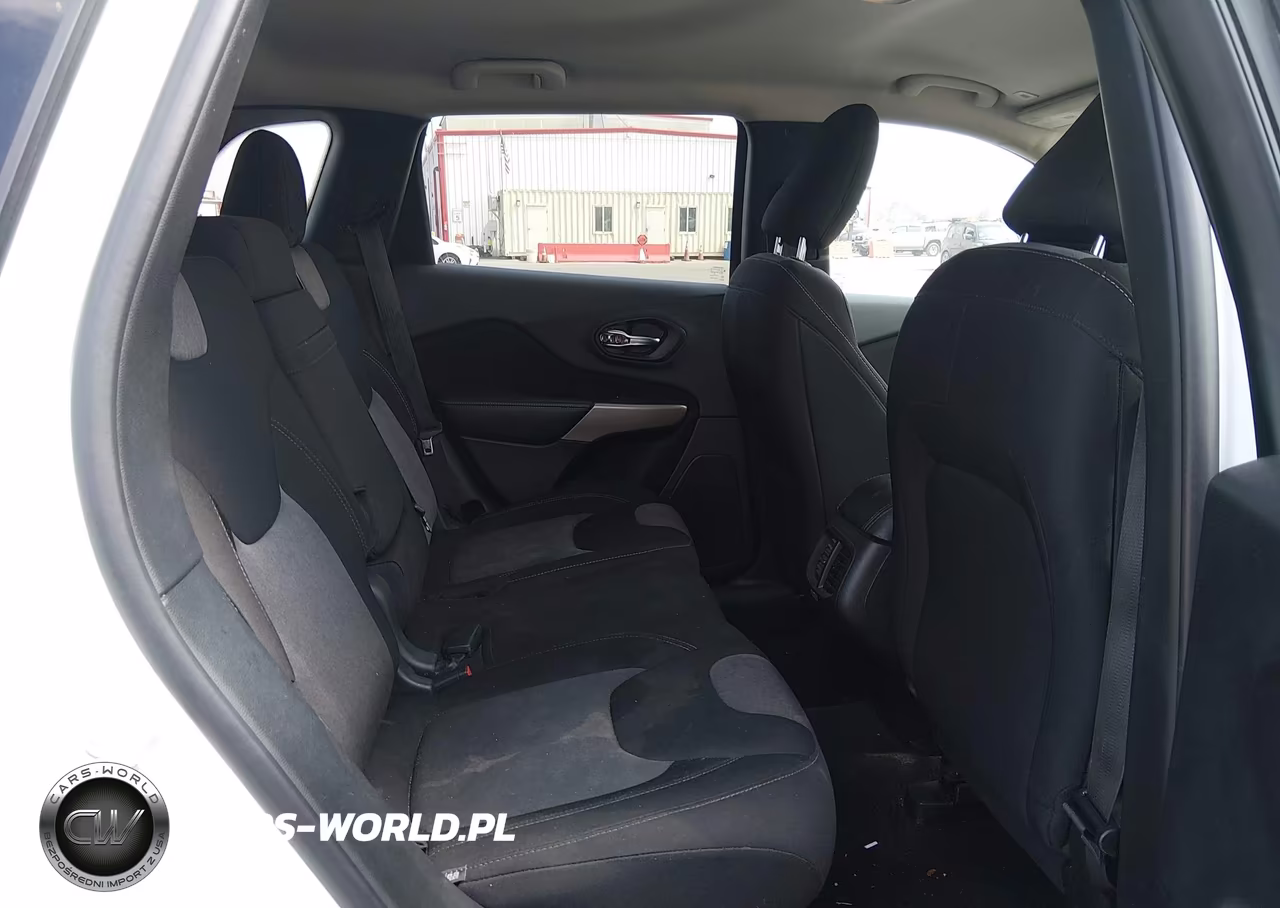 2018 Jeep Cherokee Latitude Fwd VIN:1C4PJLCB6JD533703 - 8