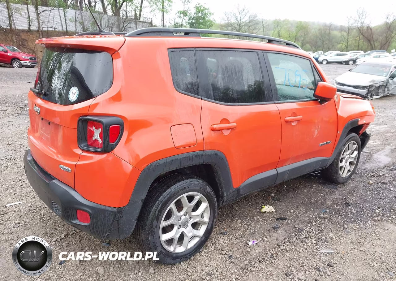 2017 Jeep Renegade Latitude 4X4 VIN:ZACCJBBB9HPG03622 - 4