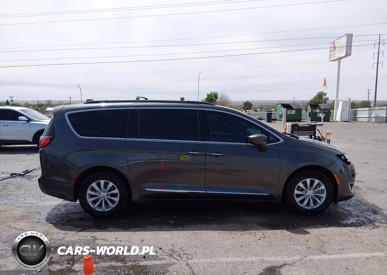 2017 Chrysler Pacifica Touring-L VIN:2C4RC1BG0HR835466 - 13