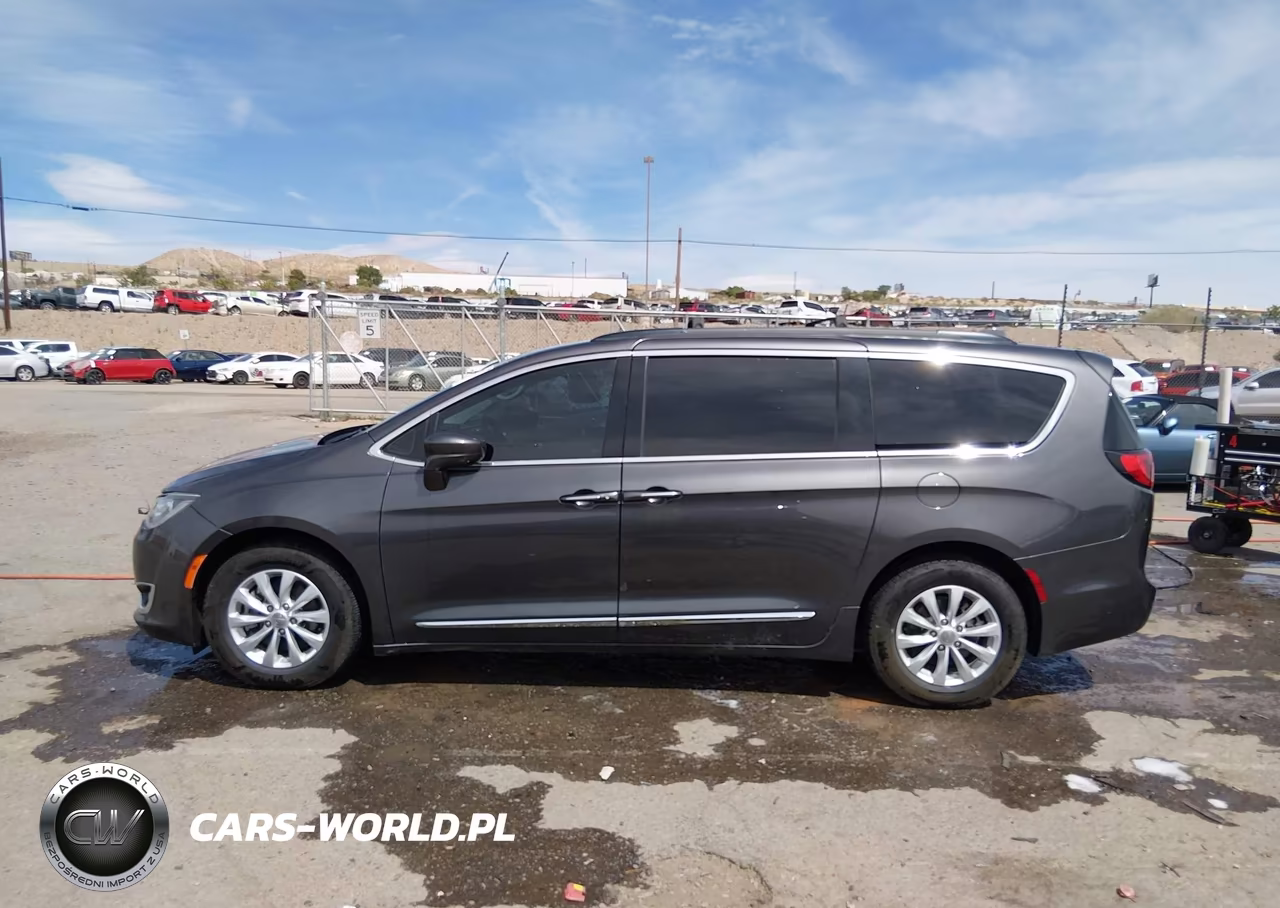2017 Chrysler Pacifica Touring-L VIN:2C4RC1BG0HR835466 - 14