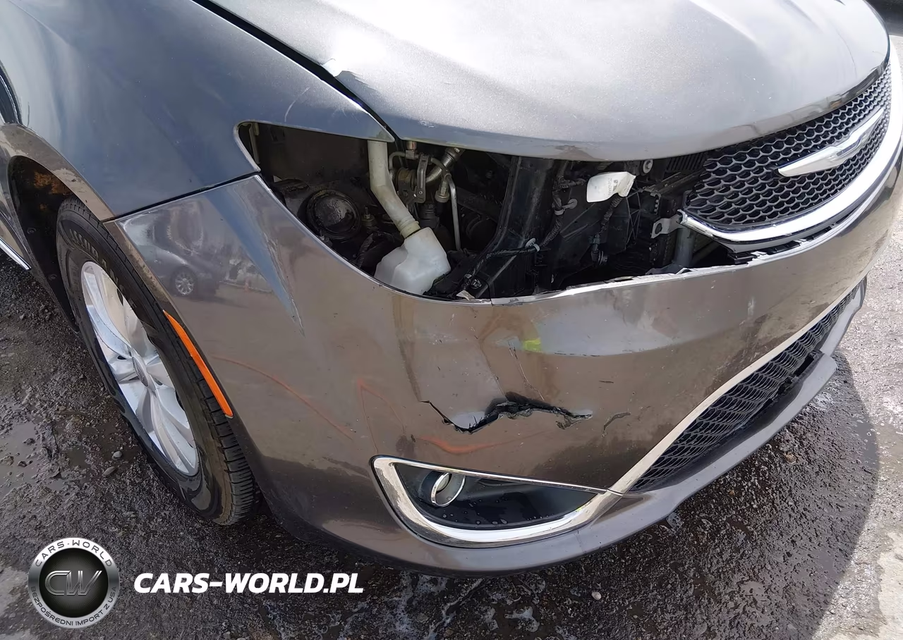 2017 Chrysler Pacifica Touring-L VIN:2C4RC1BG0HR835466 - 18