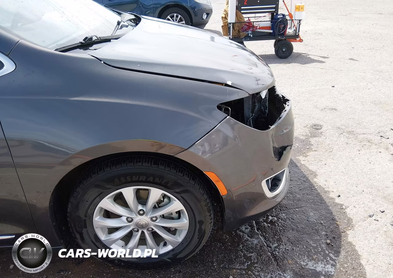 2017 Chrysler Pacifica Touring-L VIN:2C4RC1BG0HR835466 - 19