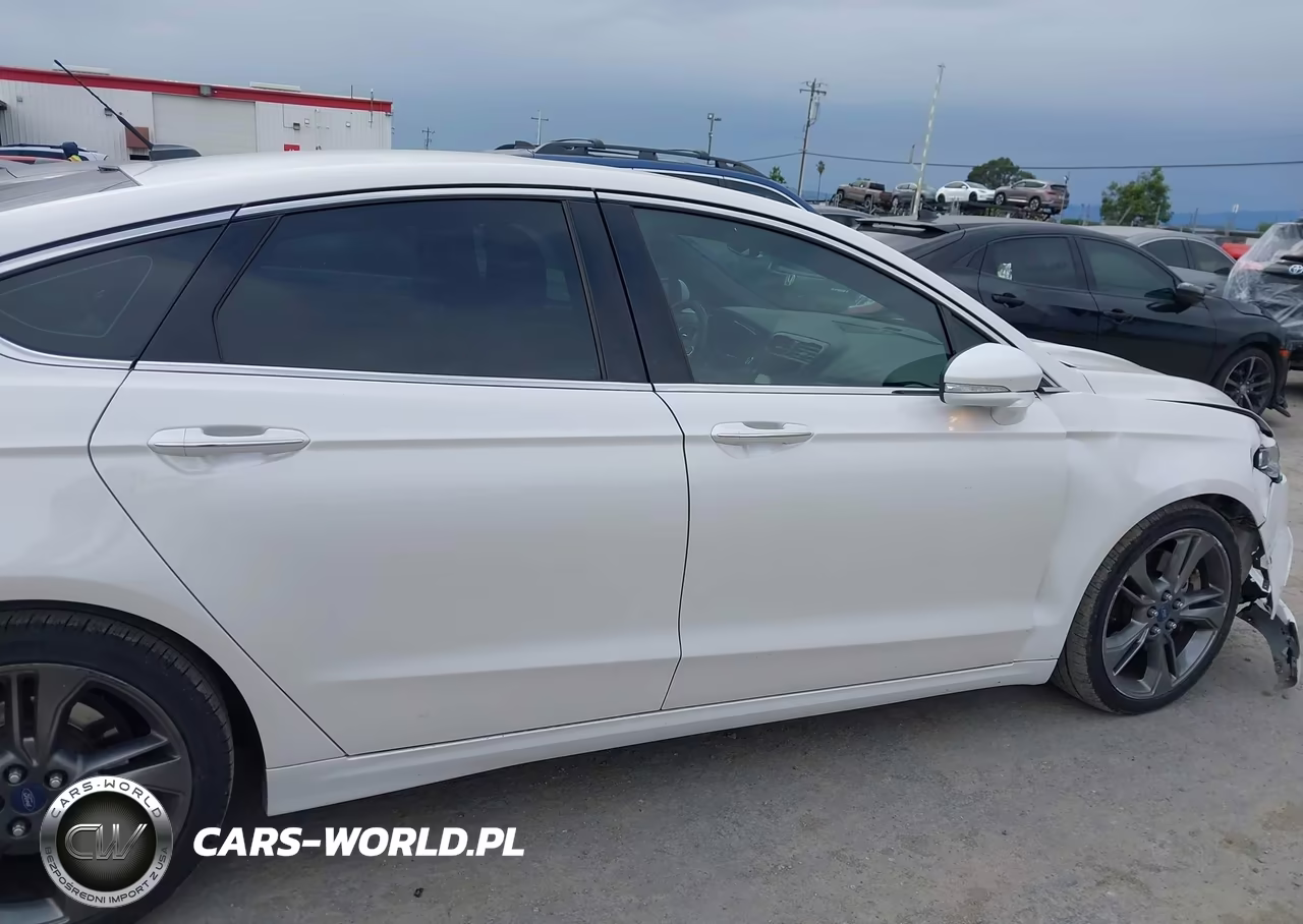 2018 Ford Fusion Sport VIN:3FA6P0VP1JR111031 - 13
