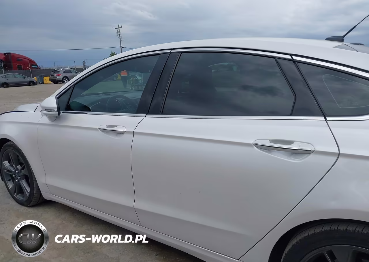 2018 Ford Fusion Sport VIN:3FA6P0VP1JR111031 - 14