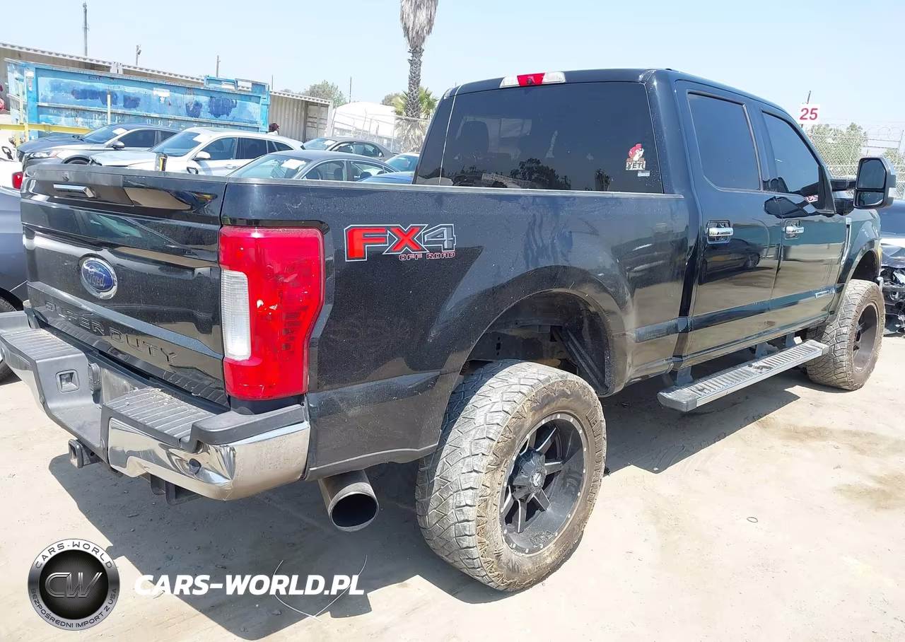 2018 Ford F-250 Xlt VIN:1FT7W2BT0JEB15850 - 4