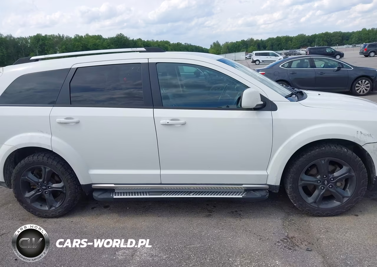 2019 Dodge Journey Crossroad VIN:3C4PDCGG2KT707548 - 13