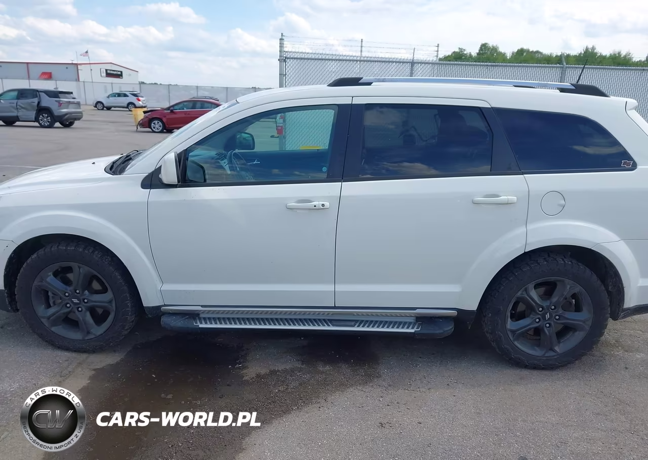 2019 Dodge Journey Crossroad VIN:3C4PDCGG2KT707548 - 14