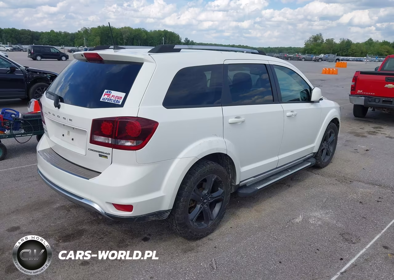 2019 Dodge Journey Crossroad VIN:3C4PDCGG2KT707548 - 4