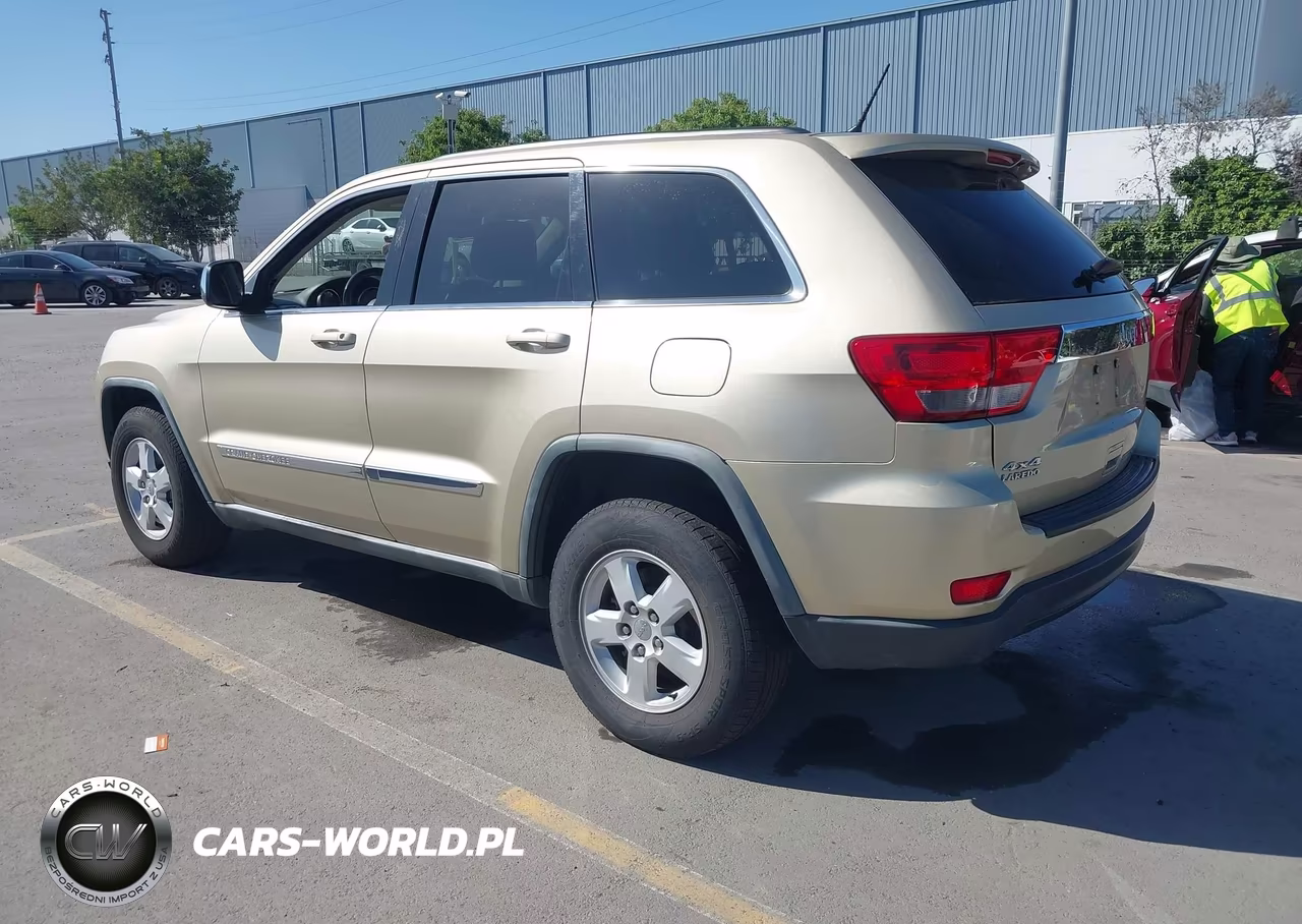 2012 Jeep Grand Cherokee Laredo VIN:1C4RJFAG9CC175952 - 3