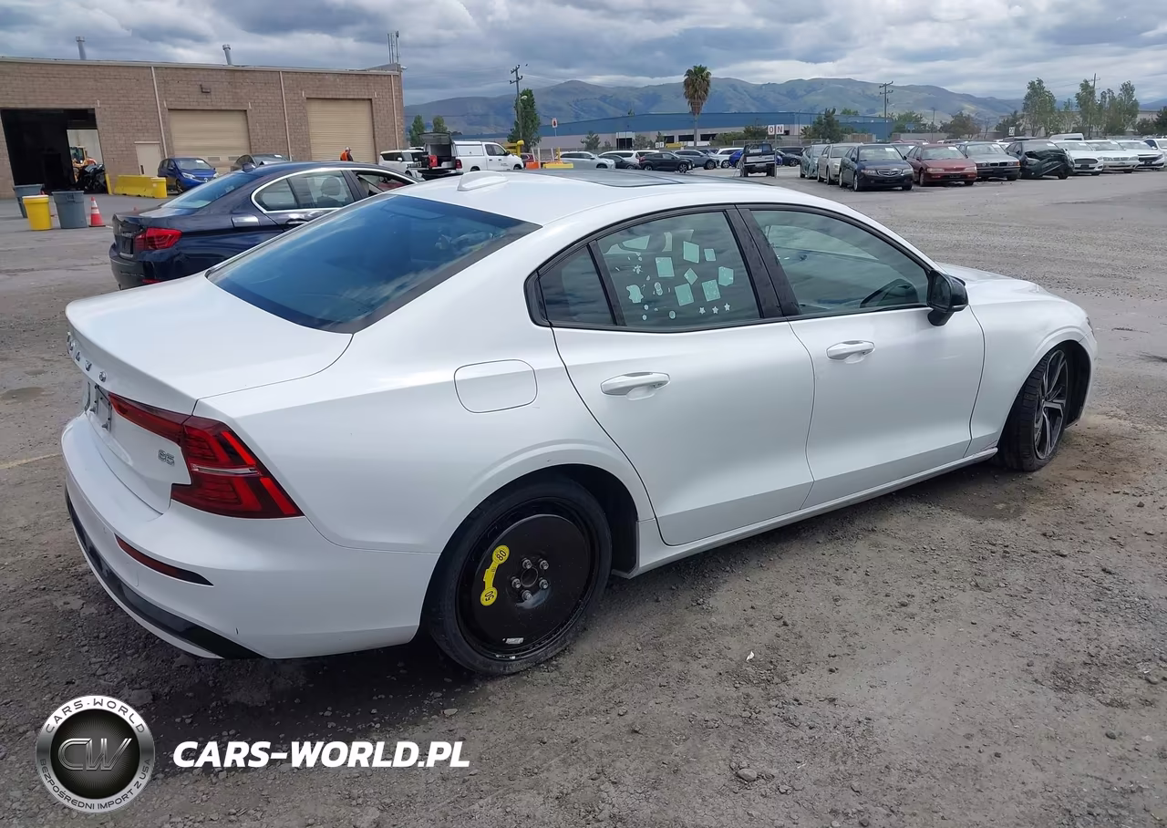 2024 Volvo S60 B5 Core Dark Theme VIN:7JRL12FK1RG324174 - 4