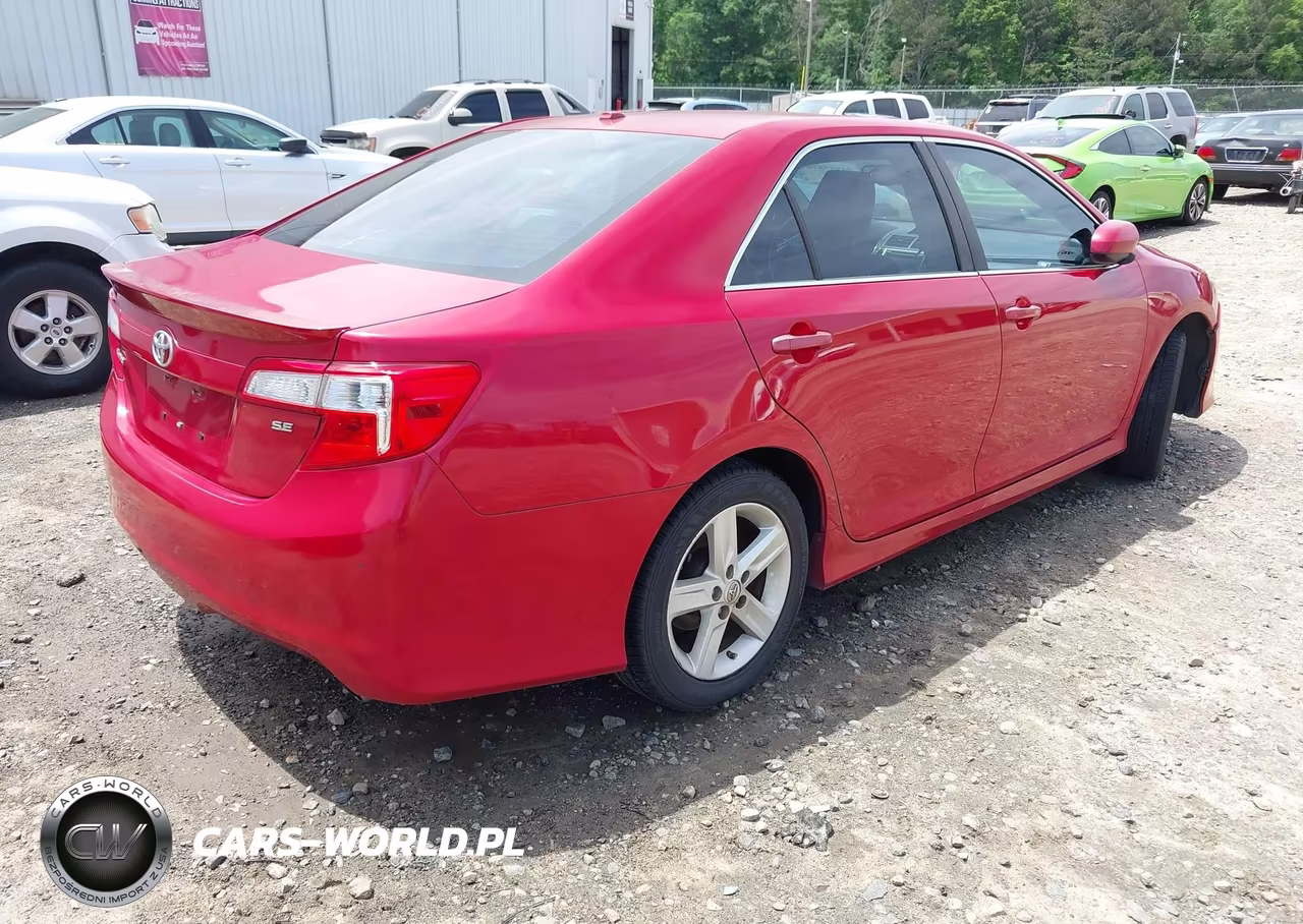 2014 Toyota Camry Se VIN:4T1BF1FK3EU823698 - 4