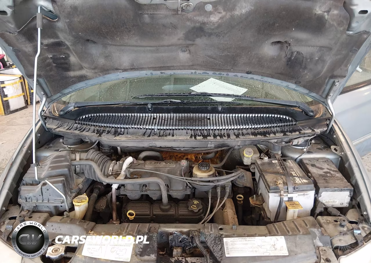 2005 Chrysler Town & Country Touring VIN:2C4GP54L35R558949 - 10