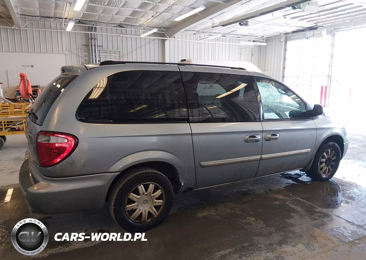 2005 Chrysler Town & Country Touring VIN:2C4GP54L35R558949 - 13