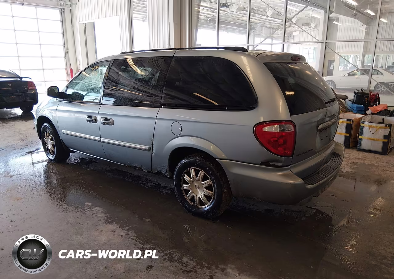 2005 Chrysler Town & Country Touring VIN:2C4GP54L35R558949 - 3