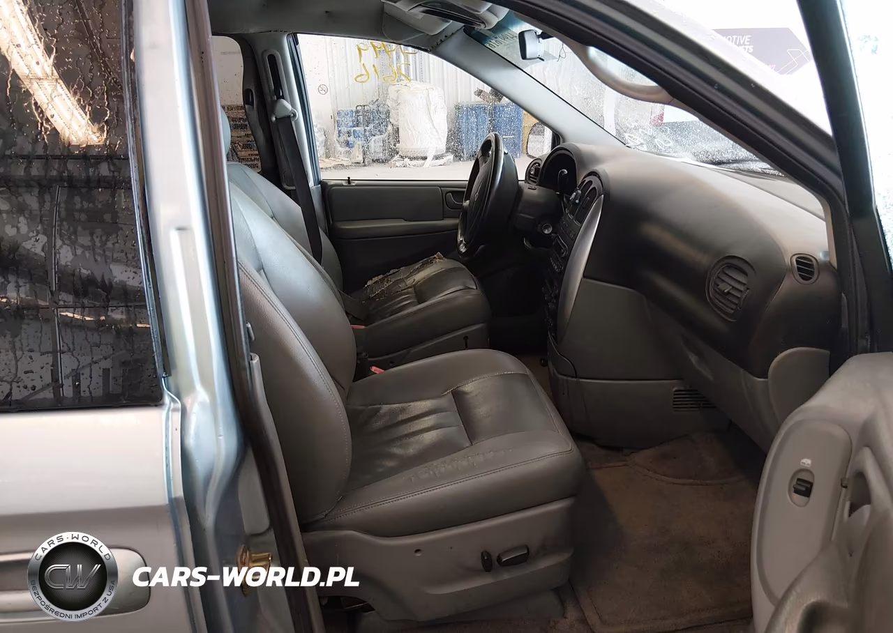 2005 Chrysler Town & Country Touring VIN:2C4GP54L35R558949 - 5